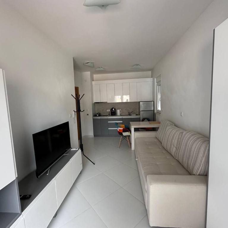 Apartments Lemar - Studio Apartment with Balcony - 3