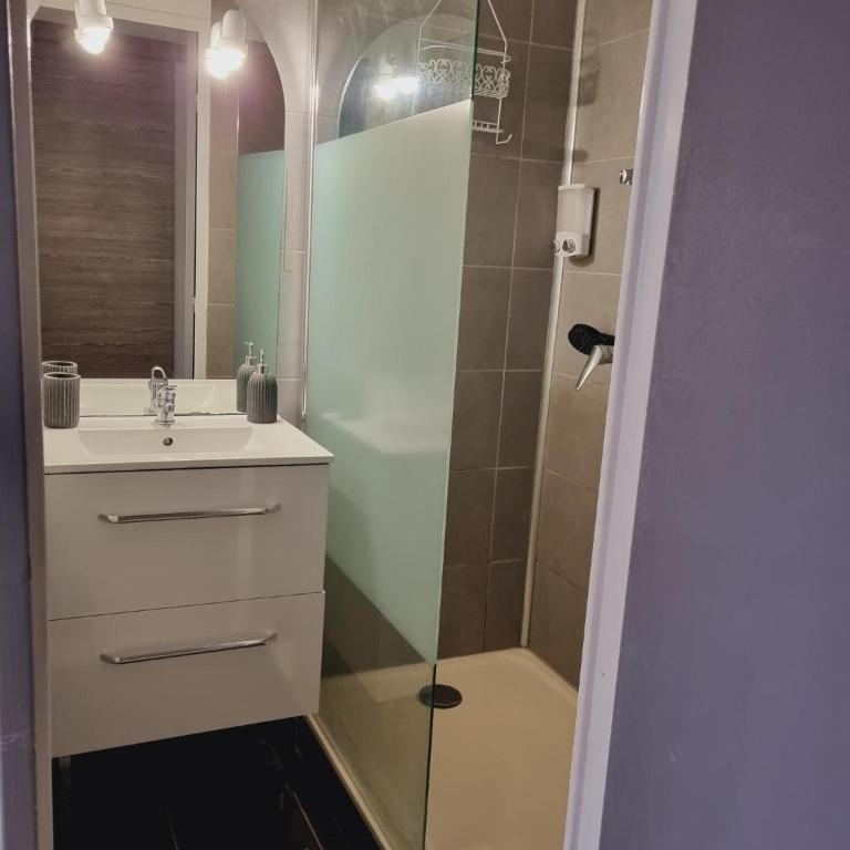 "Le Liberty" Appartement calme et cosy avec vue piscine et montagnes - Appartamento con 1 Camera da Letto - 8