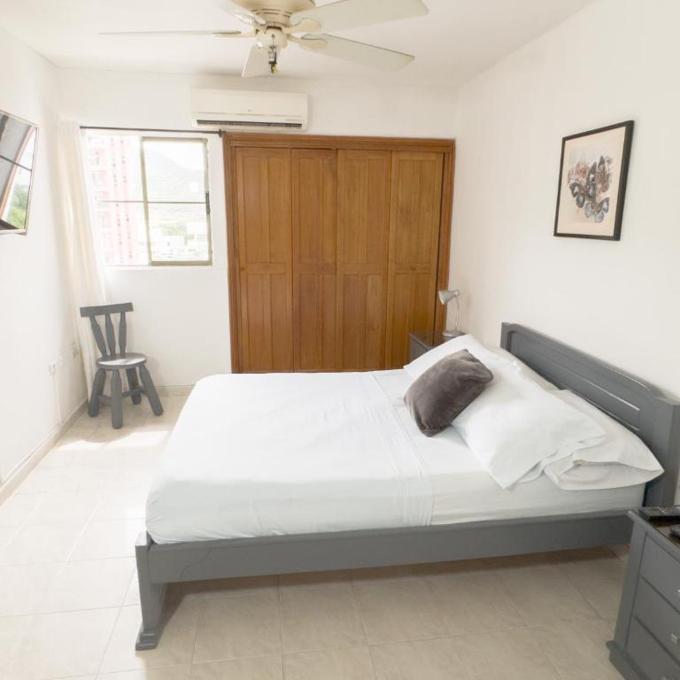 Apartamentos cerca a la playa, Los Laureles - By Bedviajes - Three-Bedroom Apartment with Sea View - 11