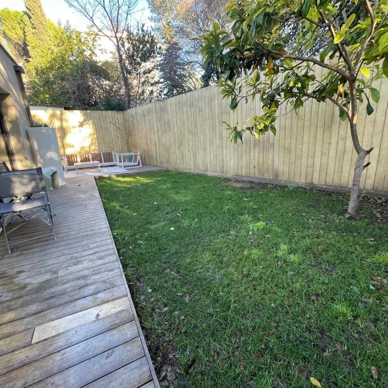 Glass and wood designer villa with garden in centertown - Villa - 4
