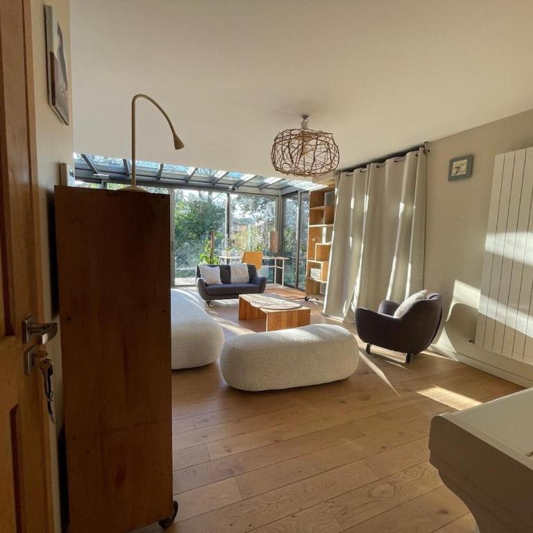 Glass and wood designer villa with garden in centertown - Villa - 9