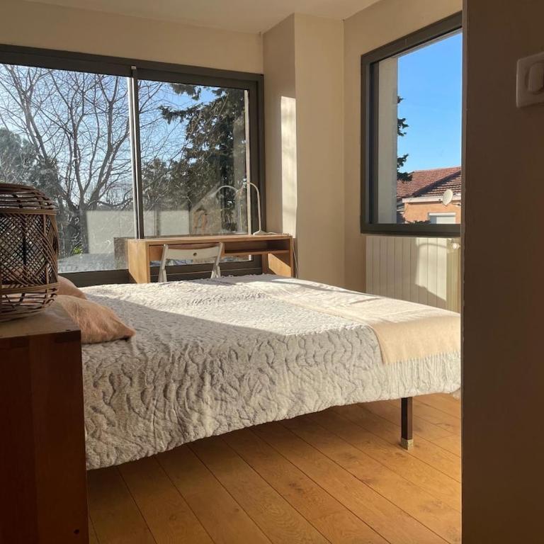 Glass and wood designer villa with garden in centertown - Villa - 15