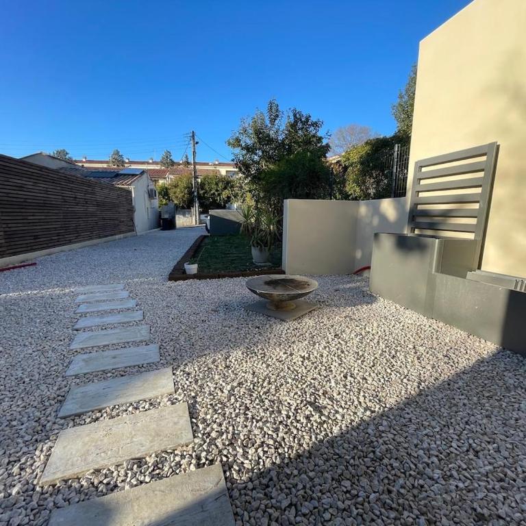 Glass and wood designer villa with garden in centertown - Villa - 18