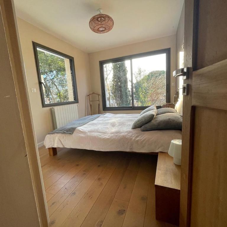 Glass and wood designer villa with garden in centertown - Villa - 24