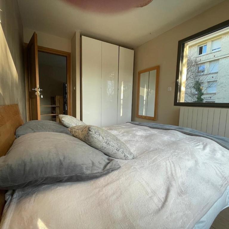 Glass and wood designer villa with garden in centertown - Villa - 28