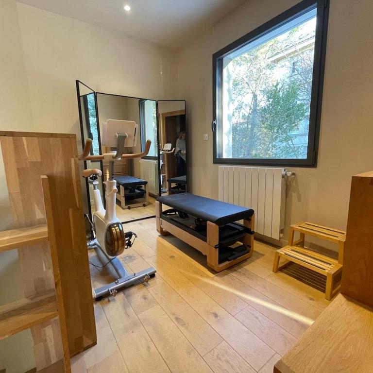 Glass and wood designer villa with garden in centertown - Villa - 36