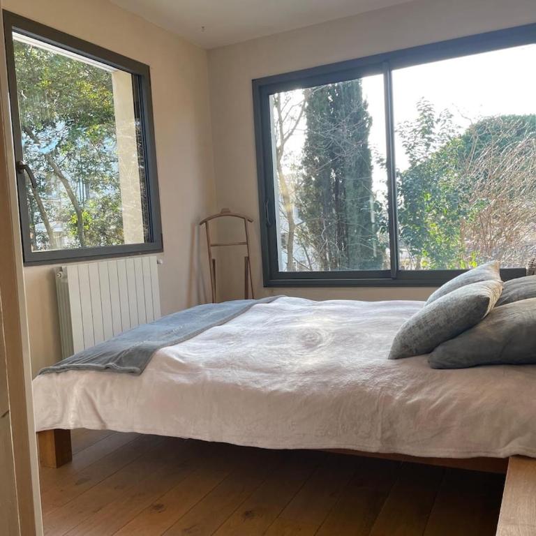 Glass and wood designer villa with garden in centertown - Villa - 40