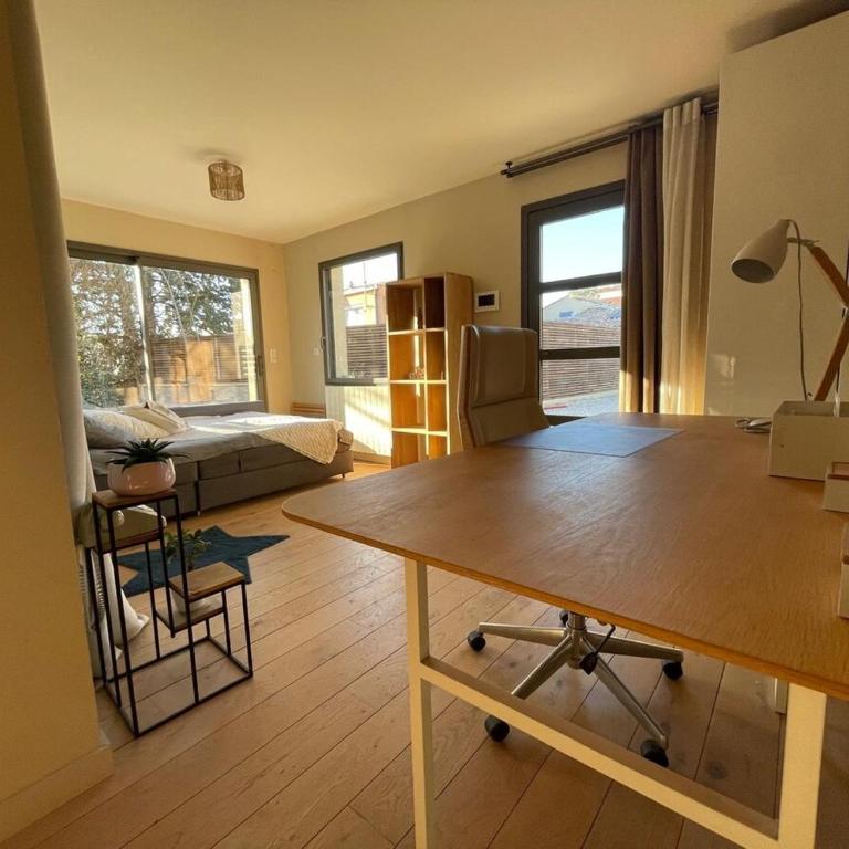 Glass and wood designer villa with garden in centertown - Villa - 42