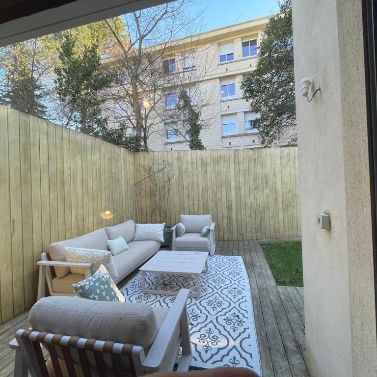 Glass and wood designer villa with garden in centertown - Villa - 46