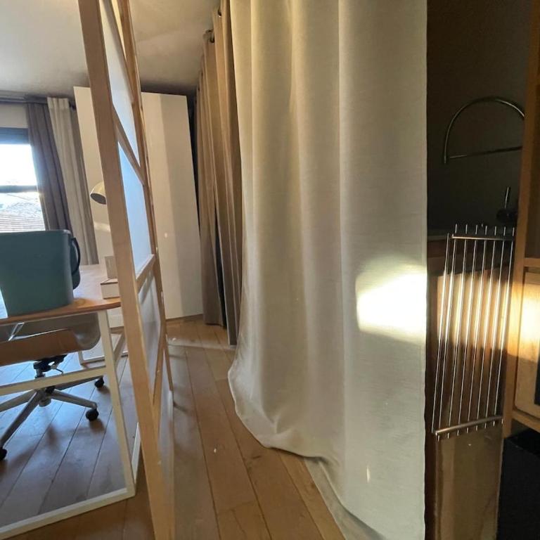 Glass and wood designer villa with garden in centertown - Villa - 48