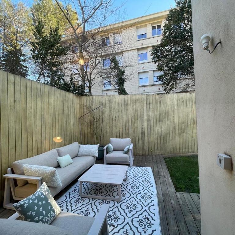 Glass and wood designer villa with garden in centertown - Villa - 49