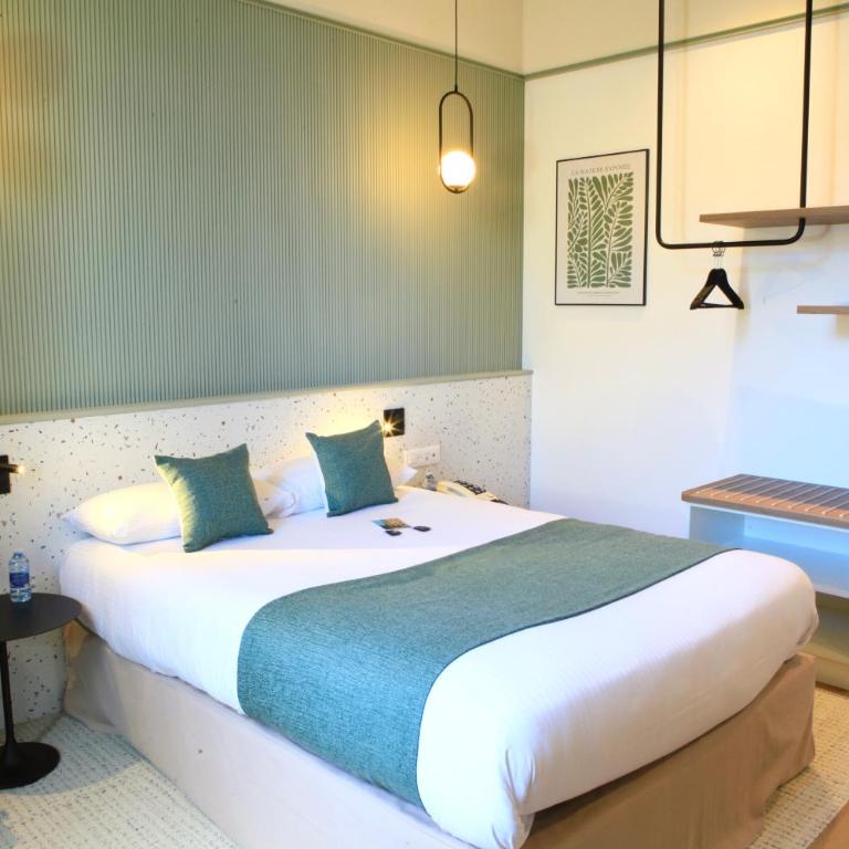 Logis Hôtels- Hôtel Marguerite d'Anjou Angers château - Chambre Premium - Vue sur Château - 7