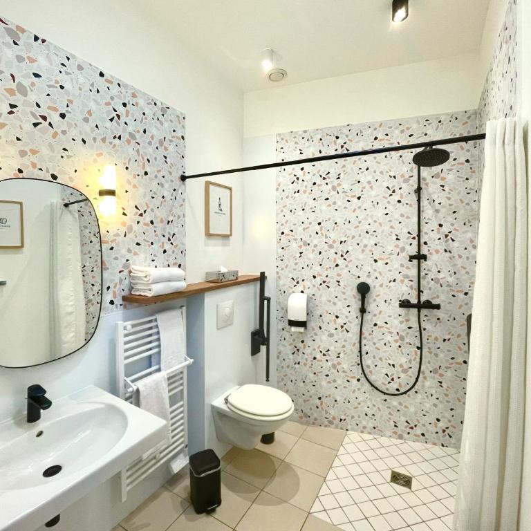 Logis Hôtels- Hôtel Marguerite d'Anjou Angers château - Chambre Premium - Vue sur Château - 9