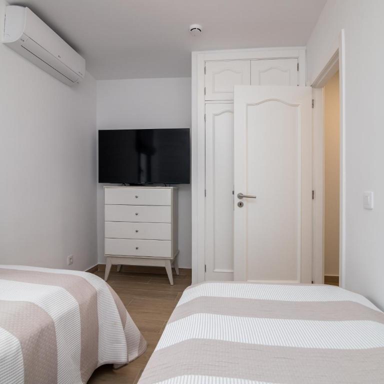 CASA ZUZA - AC, heated pool, 2 terraces, 2 bedrooms & bathrooms, tv channels - Apartamento de 2 dormitorios - 30