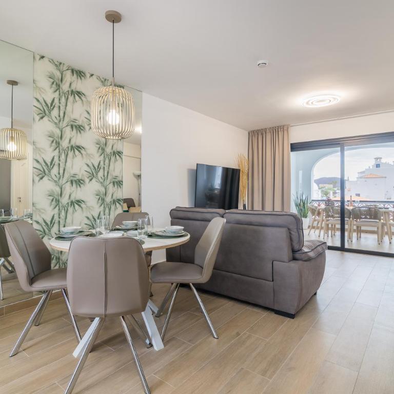 CASA ZUZA - AC, heated pool, 2 terraces, 2 bedrooms & bathrooms, tv channels - Apartamento de 2 dormitorios - 13
