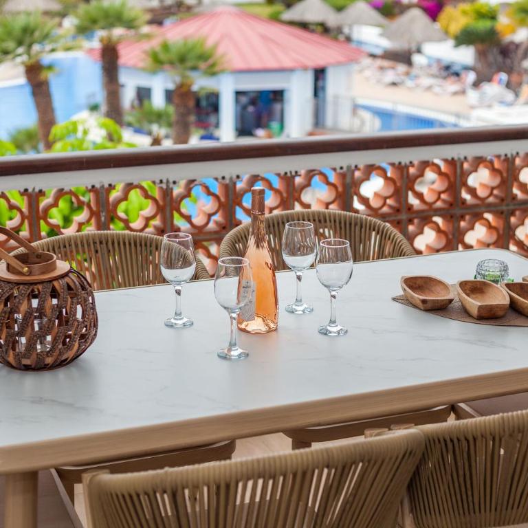 CASA ZUZA - AC, heated pool, 2 terraces, 2 bedrooms & bathrooms, tv channels - Apartamento de 2 dormitorios - 8