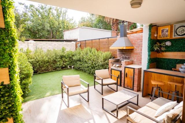Maravillosa casona cerca de plaza Ñuñoa - Casa de 4 dormitorios - 1