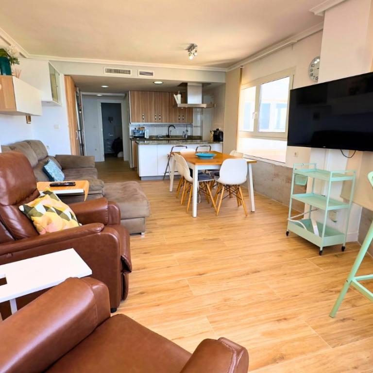 Ático a 50m del mar. Parking Gratis. A/C - Apartamento de 3 dormitorios - 49