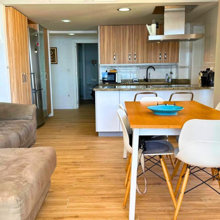 Ático a 50m del mar. Parking Gratis. A/C - Apartamento de 3 dormitorios - 51