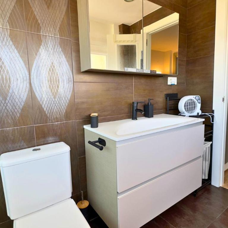 Ático a 50m del mar. Parking Gratis. A/C - Apartamento de 3 dormitorios - 56
