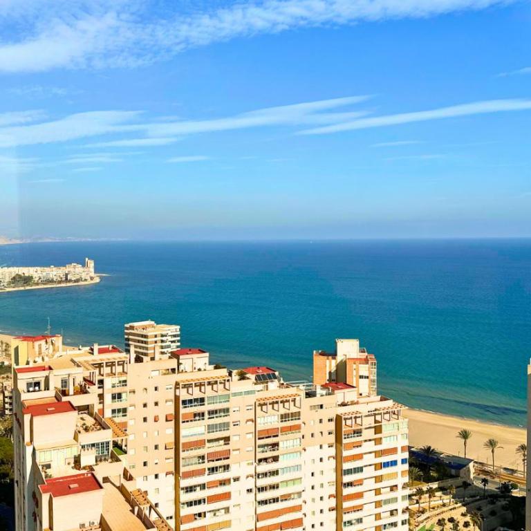 Ático a 50m del mar. Parking Gratis. A/C - Apartamento de 3 dormitorios - 4