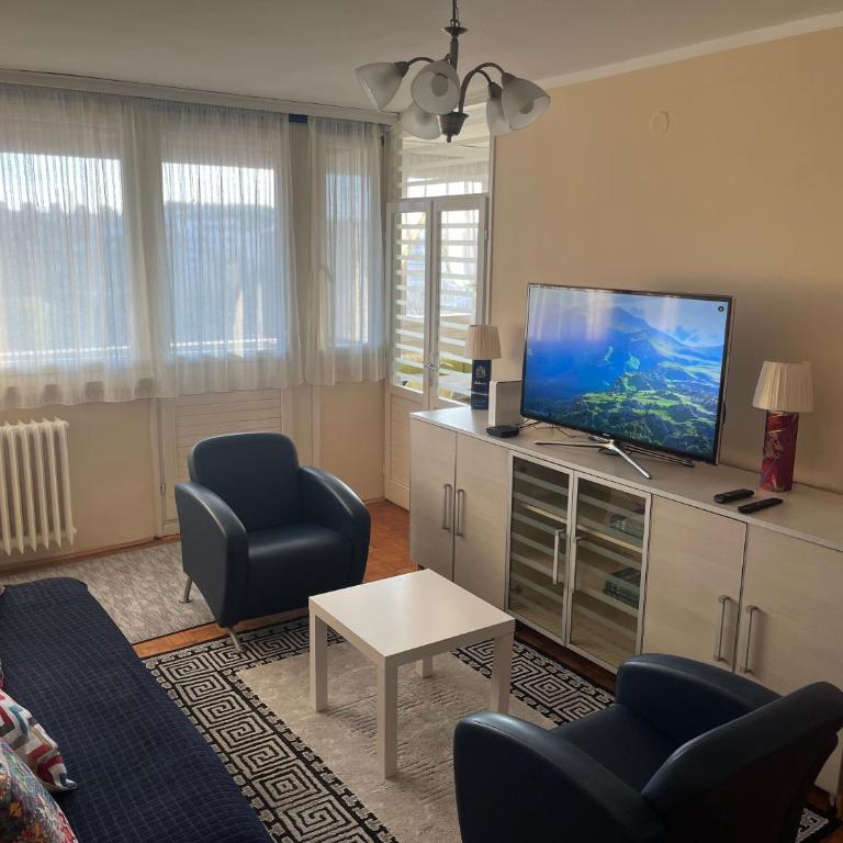 Comfort & Style Panoramic Urban Retreat 2 - One-Bedroom Apartment - 3