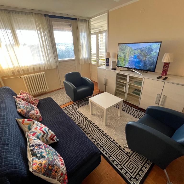 Comfort & Style Panoramic Urban Retreat 2 - One-Bedroom Apartment - 1