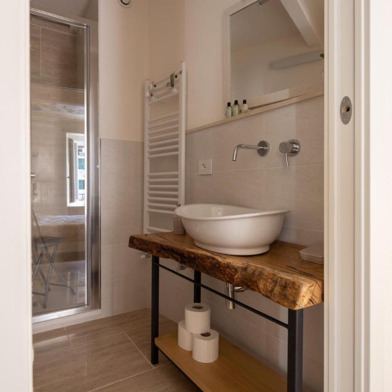 Locus Amoenus - Double Room with Private Bathroom - 1