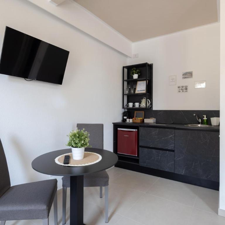 Locus Amoenus - Deluxe Room - 5
