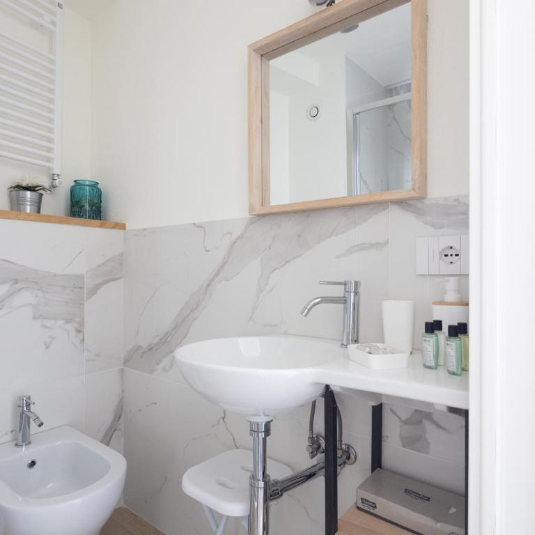 Locus Amoenus - Deluxe Double Room with Balcony and Sea View - 3