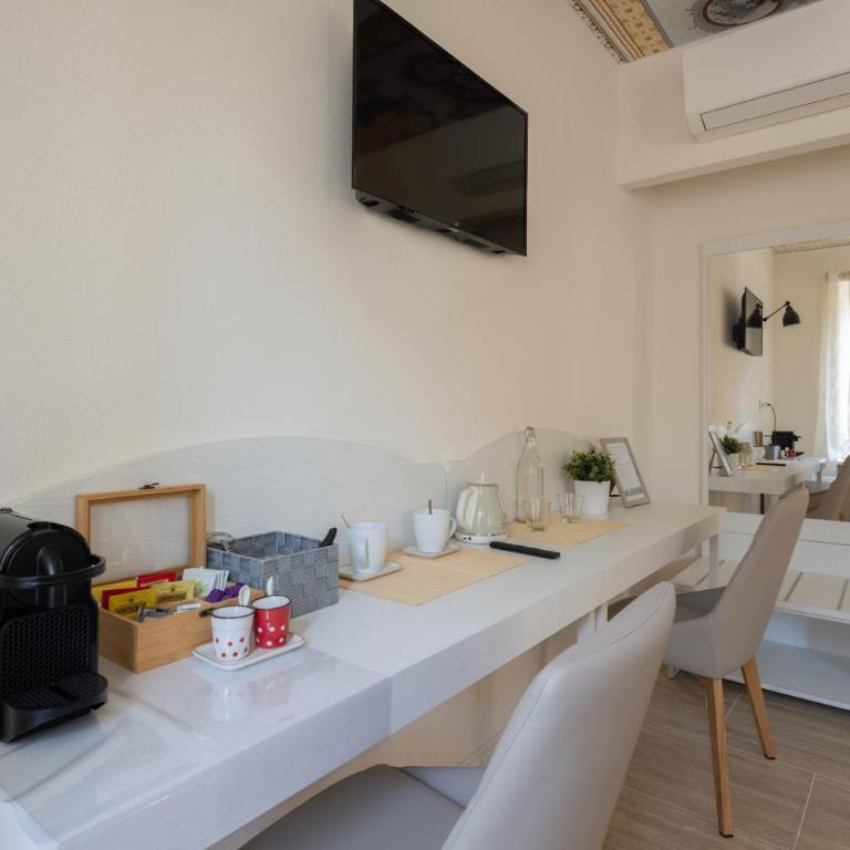Locus Amoenus - Double Room with Private Bathroom - 9