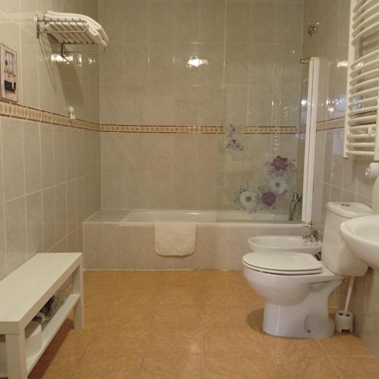 Hospedaje Don Pelayo - Habitación Doble con baño privado - 2 camas - 7