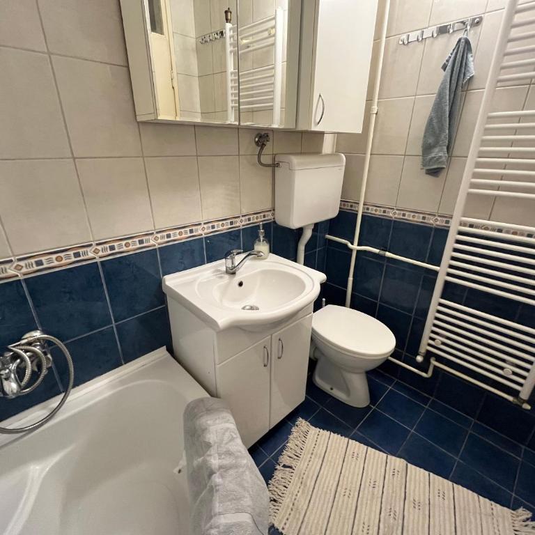 Comfort & Style Panoramic Urban Retreat 2 - One-Bedroom Apartment - 19