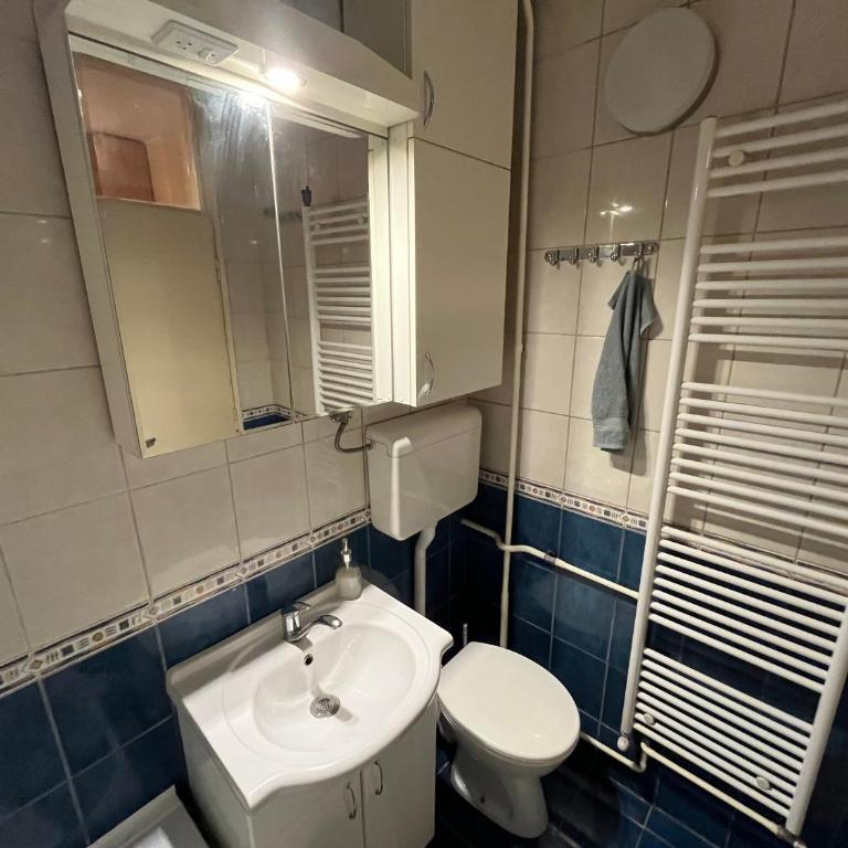 Comfort & Style Panoramic Urban Retreat 2 - One-Bedroom Apartment - 21