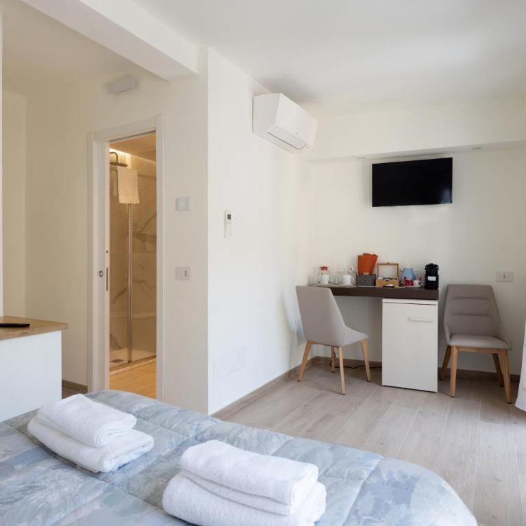 Locus Amoenus - Deluxe Double Room with Balcony and Sea View - 19
