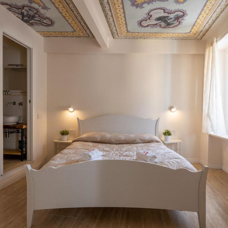 Locus Amoenus - Double Room with Private Bathroom - 10