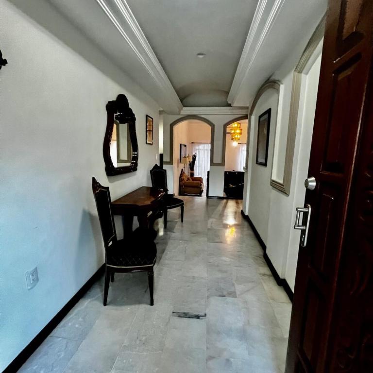Casa Lomas en Zona Dorada, 5 minutos de la playa - Four-Bedroom House - 38