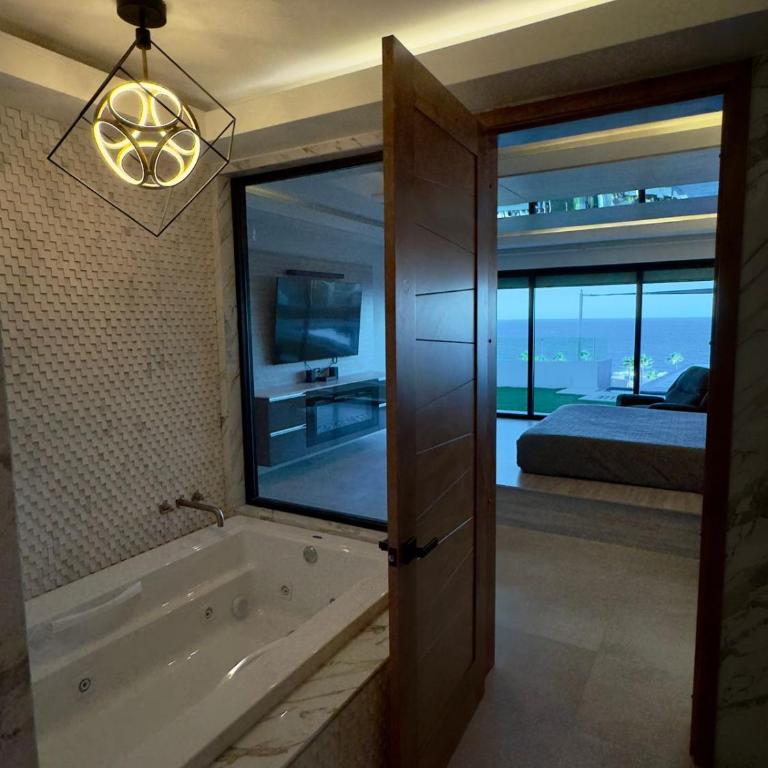 Shangri-LA luxury Mansion, Heated Pool - Villa con vistas al mar - 40