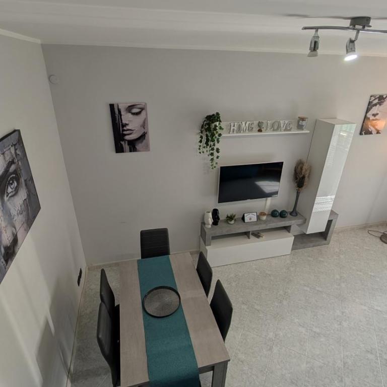 At Eria's House - 100 m Metro A Subaugusta - Two-Bedroom Apartment - 2
