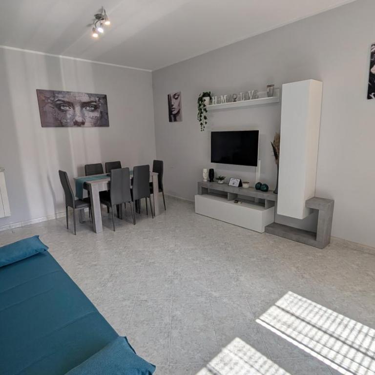 At Eria's House - 100 m Metro A Subaugusta - Two-Bedroom Apartment - 4