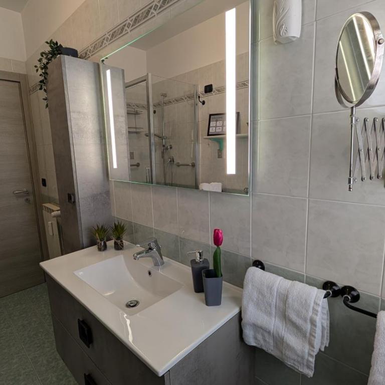 At Eria's House - 100 m Metro A Subaugusta - Two-Bedroom Apartment - 19