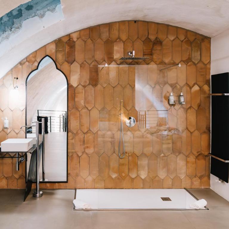 Il Granile Contemporary Loft - Deluxe Family Suite - 17