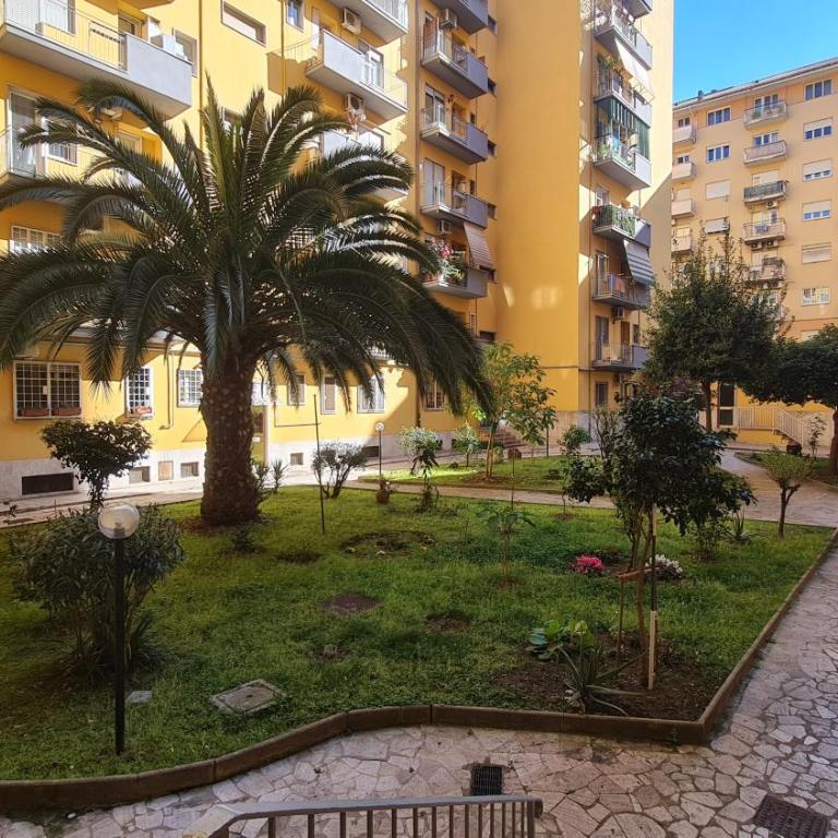 At Eria's House - 100 m Metro A Subaugusta - Two-Bedroom Apartment - 41