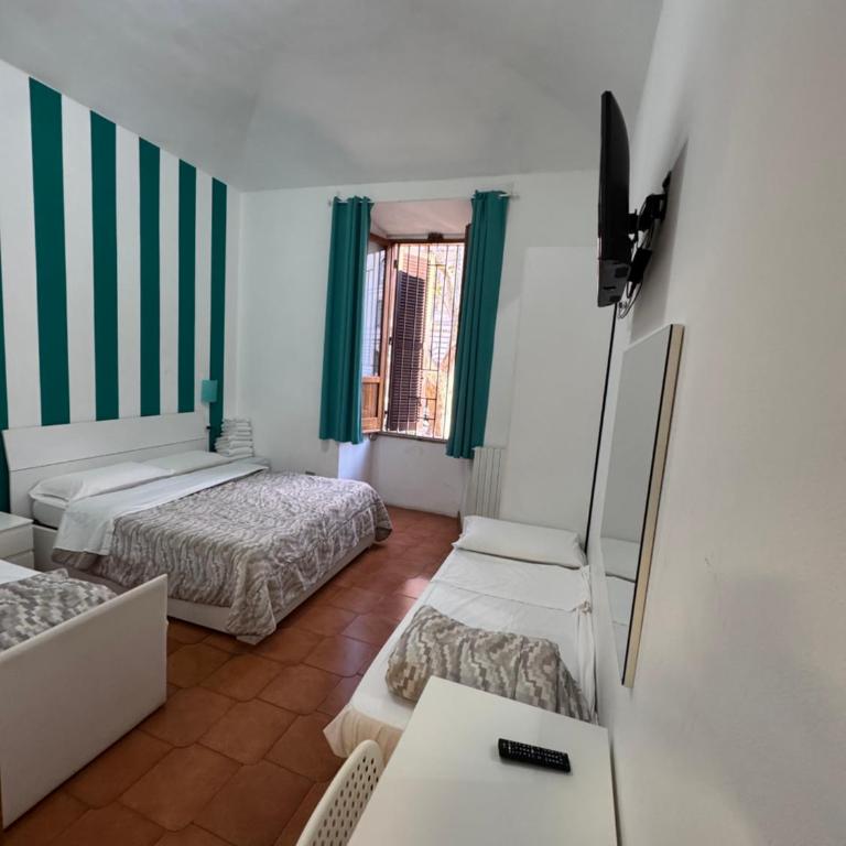 TERMINI STAR - Camera Familiare con Bagno Privato - 5