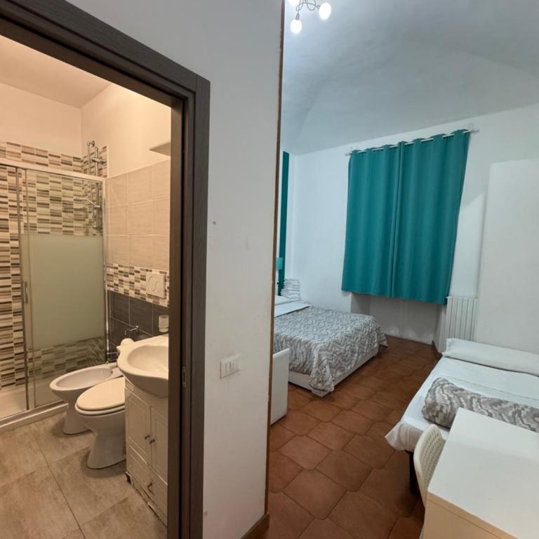 TERMINI STAR - Camera Familiare con Bagno Privato - 3