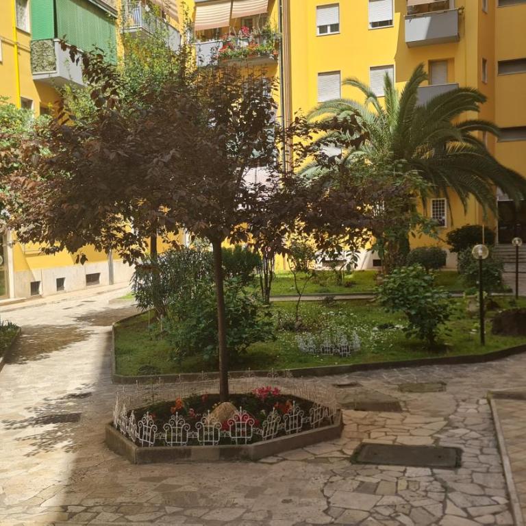 At Eria's House - 100 m Metro A Subaugusta - Two-Bedroom Apartment - 42