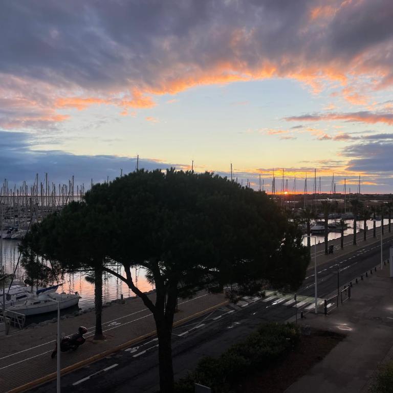 Gruissan Appartement Cosy Vue Port - Two-Bedroom Apartment - 25