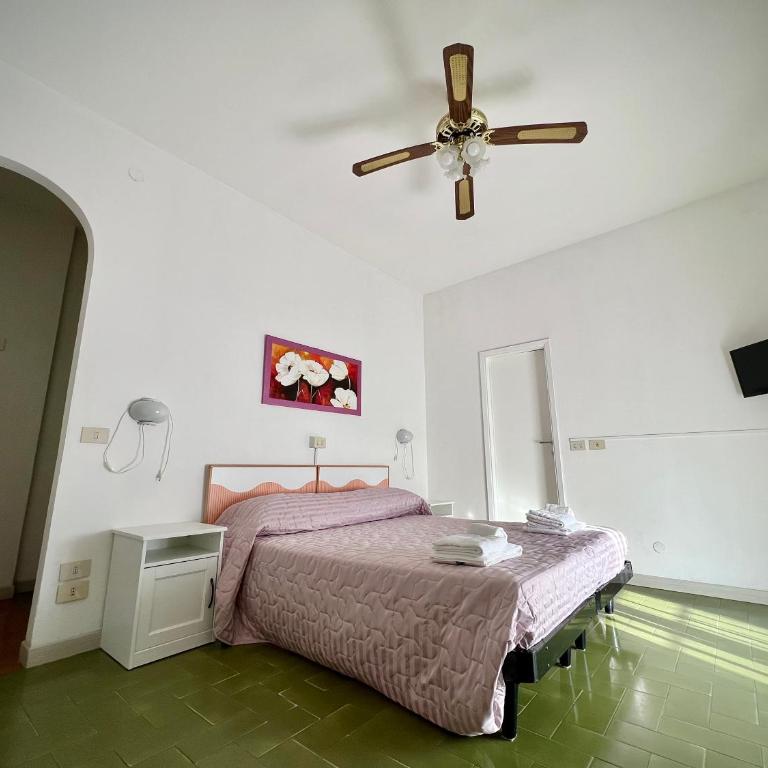 Bed&Breakfast Villa Lorena - Camera Superior Matrimoniale/Doppia con Letti Singoli con Vista Giardino - 3