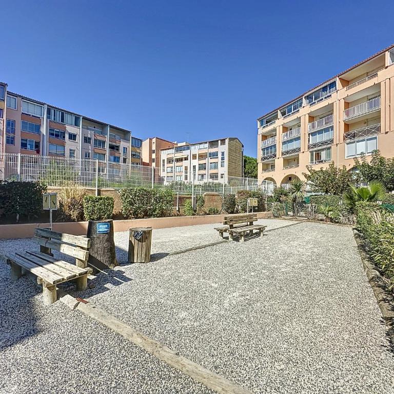 T1 Familial avec Terrasse, Piscine, Plage à 6 Min à Pied et Aqualand à 2 Min - Apartamento de 2 dormitorios - 8