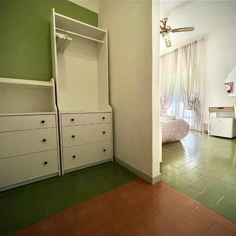 Bed&Breakfast Villa Lorena - Camera Superior Matrimoniale/Doppia con Letti Singoli con Vista Giardino - 5